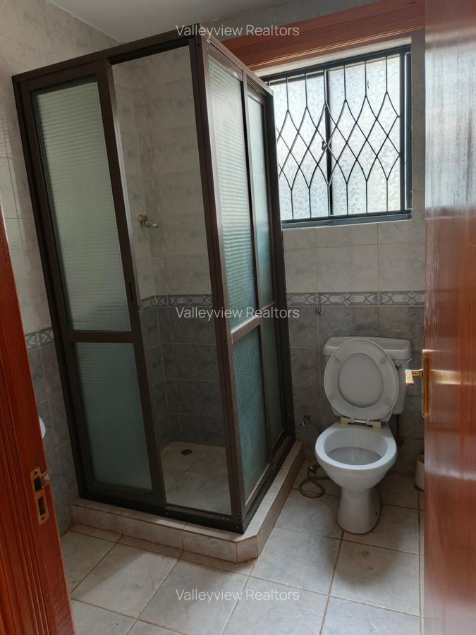 4 Bed Townhouse with En Suite at Lavington - 14