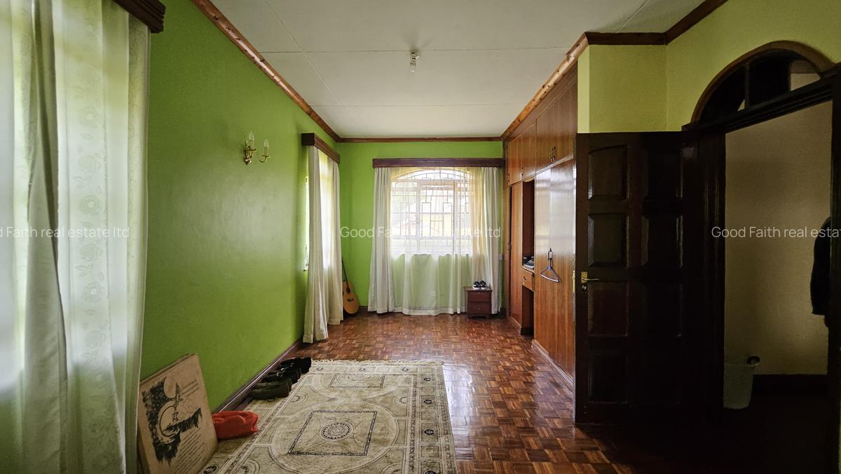 5 Bed House with En Suite in Runda - 16