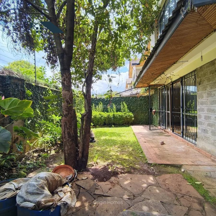 4 Bed Townhouse with En Suite at Lavington - 16