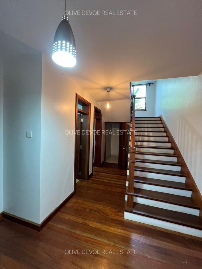 5 Bed Townhouse with En Suite in Lavington - 6