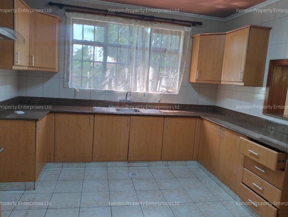 4 Bed Townhouse with En Suite in Lavington - 2