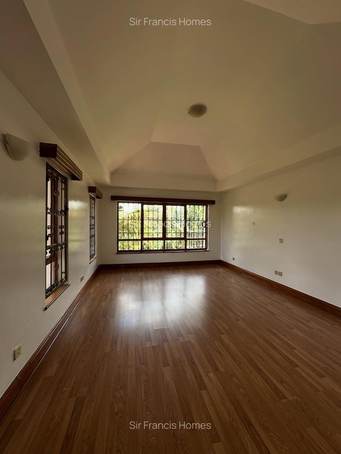 6 Bed House with En Suite in Runda - 11