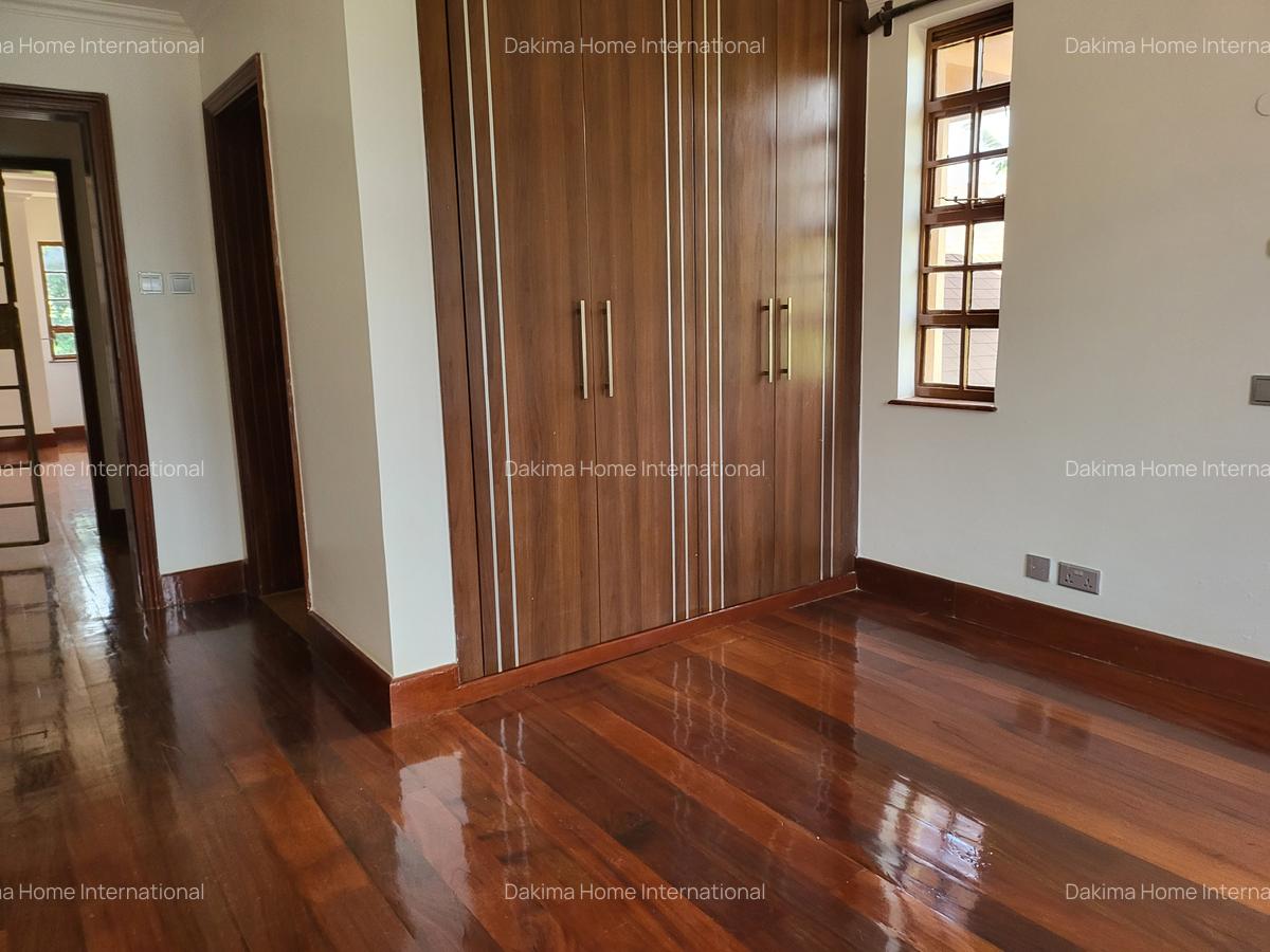 5 Bed House with En Suite in Runda - 13