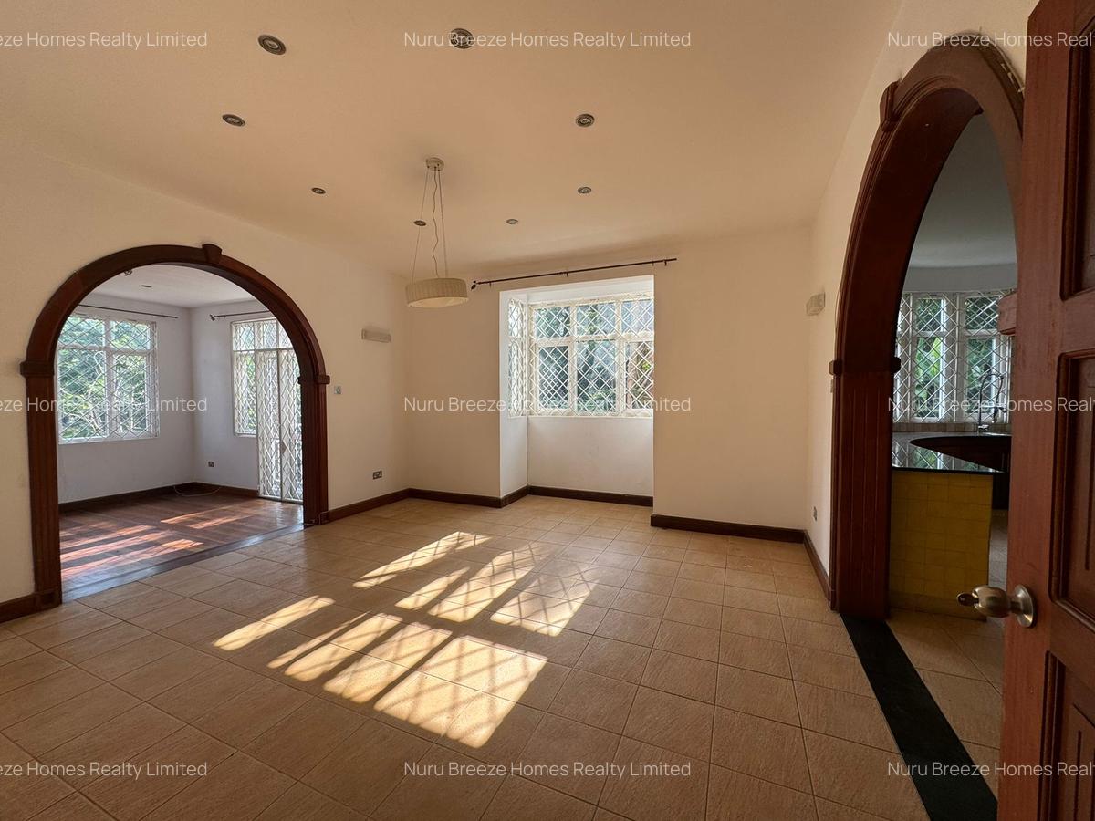 5 Bed Townhouse with En Suite in Rosslyn - 8