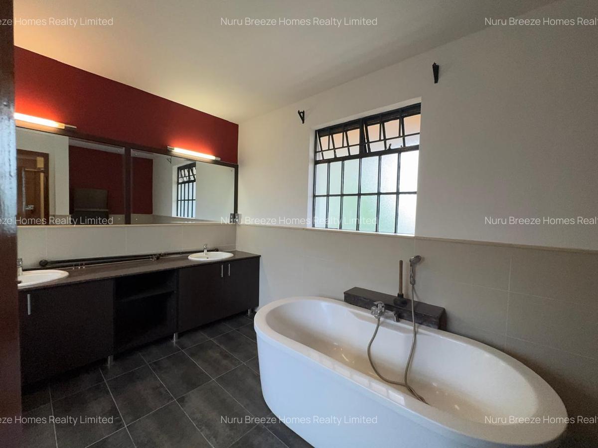 4 Bed House with En Suite in Runda - 9