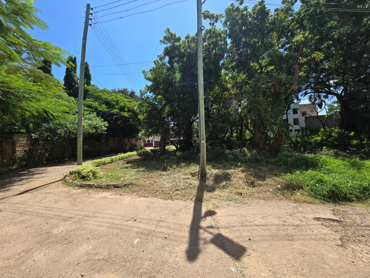 15,000 ft² Land in Nyali Area - 4