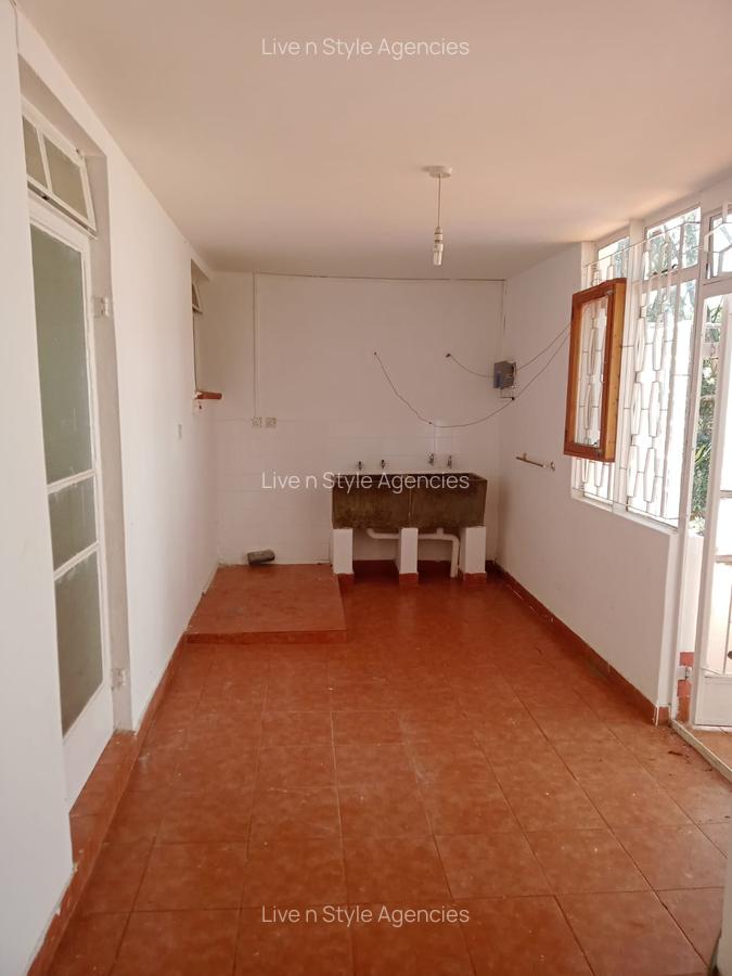 4 Bed House with En Suite in Runda - 17