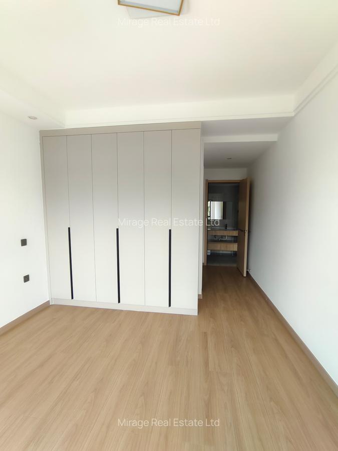 2 Bed Apartment with Swimming Pool in Riverside - 12