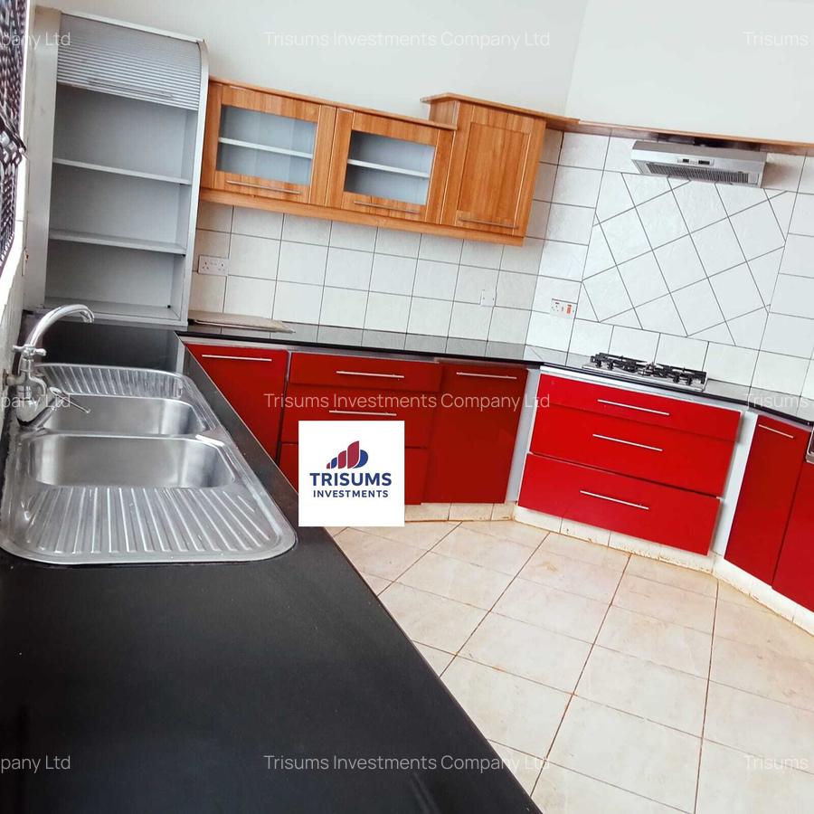 5 Bed Townhouse with En Suite at Grevellea Grove - 3