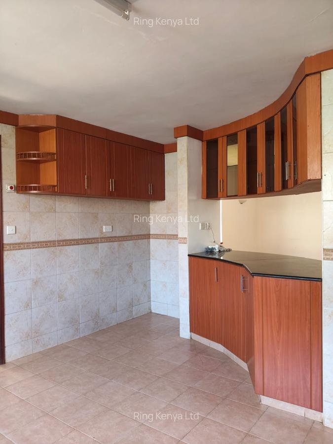 5 Bed House with En Suite in Lavington - 6
