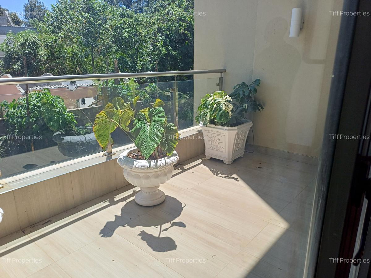 4 Bed Apartment with En Suite in Rosslyn - 7