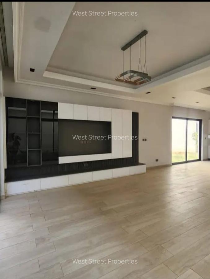 5 Bed Villa with En Suite at Lavington - 2