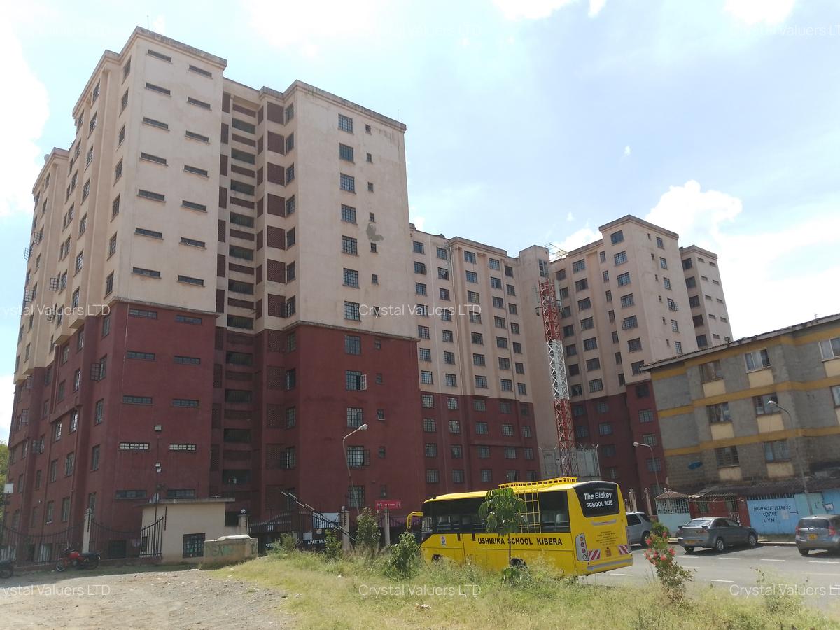 2 Bed Apartment with Lift in Highrise - 14