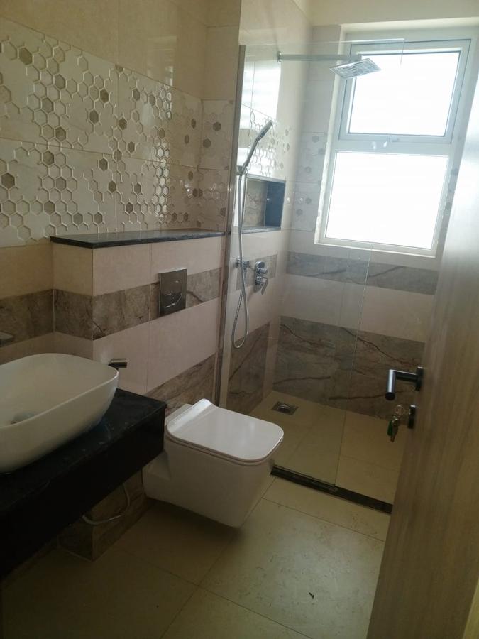 2 Bed Apartment with En Suite at 4 Ave - 6