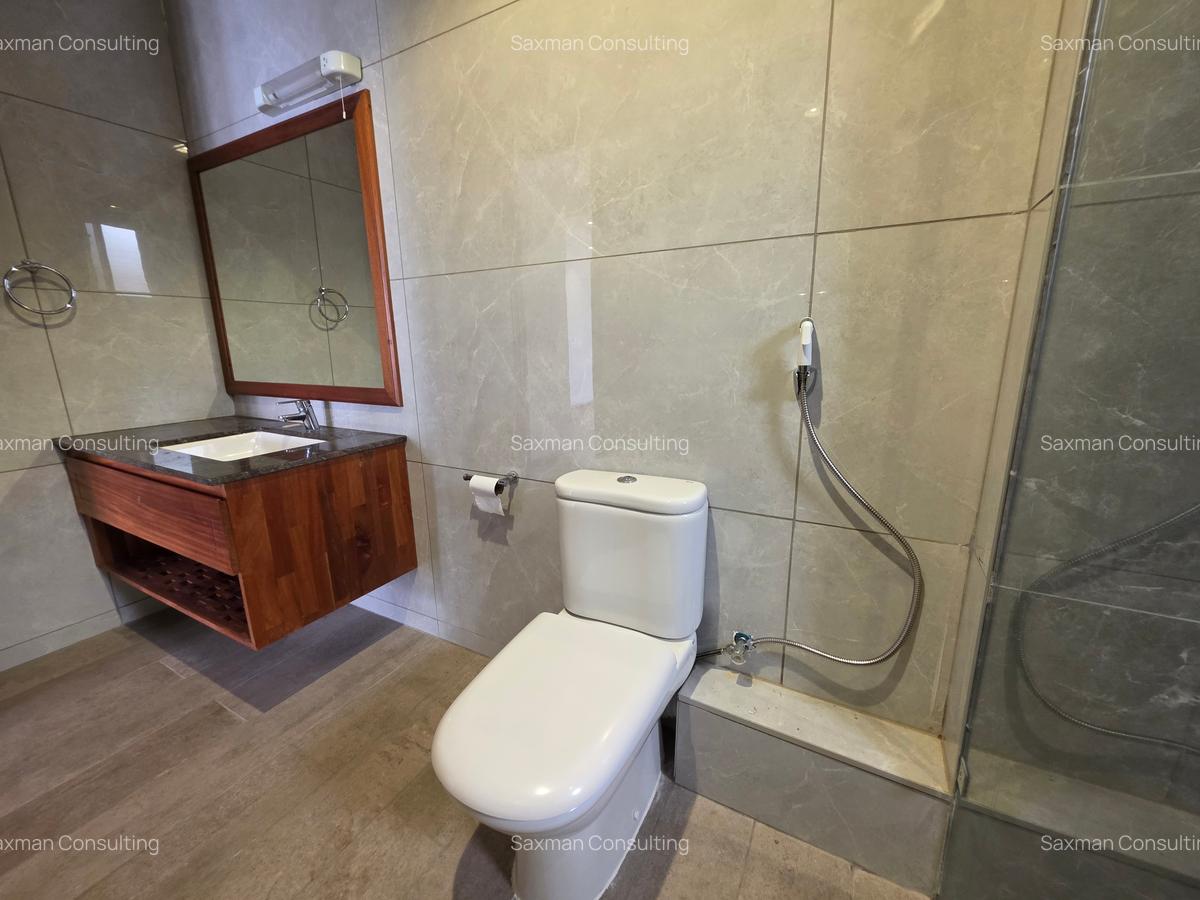 5 Bed Townhouse with En Suite in Lavington - 12