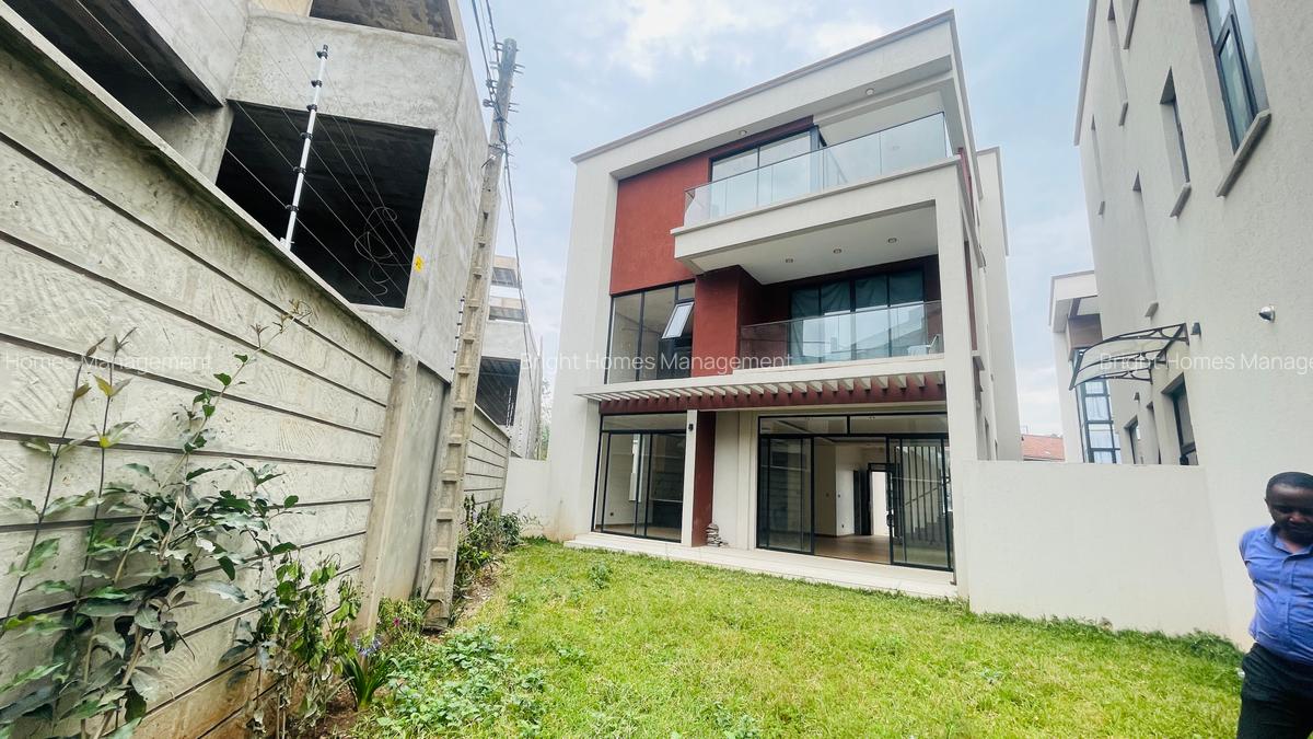 5 Bed Townhouse with En Suite in Lavington - 2