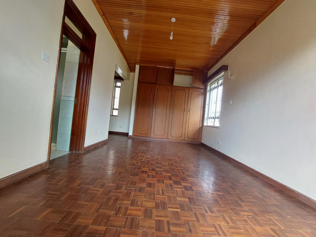 5 Bed House with En Suite at Mimosa Road - 10