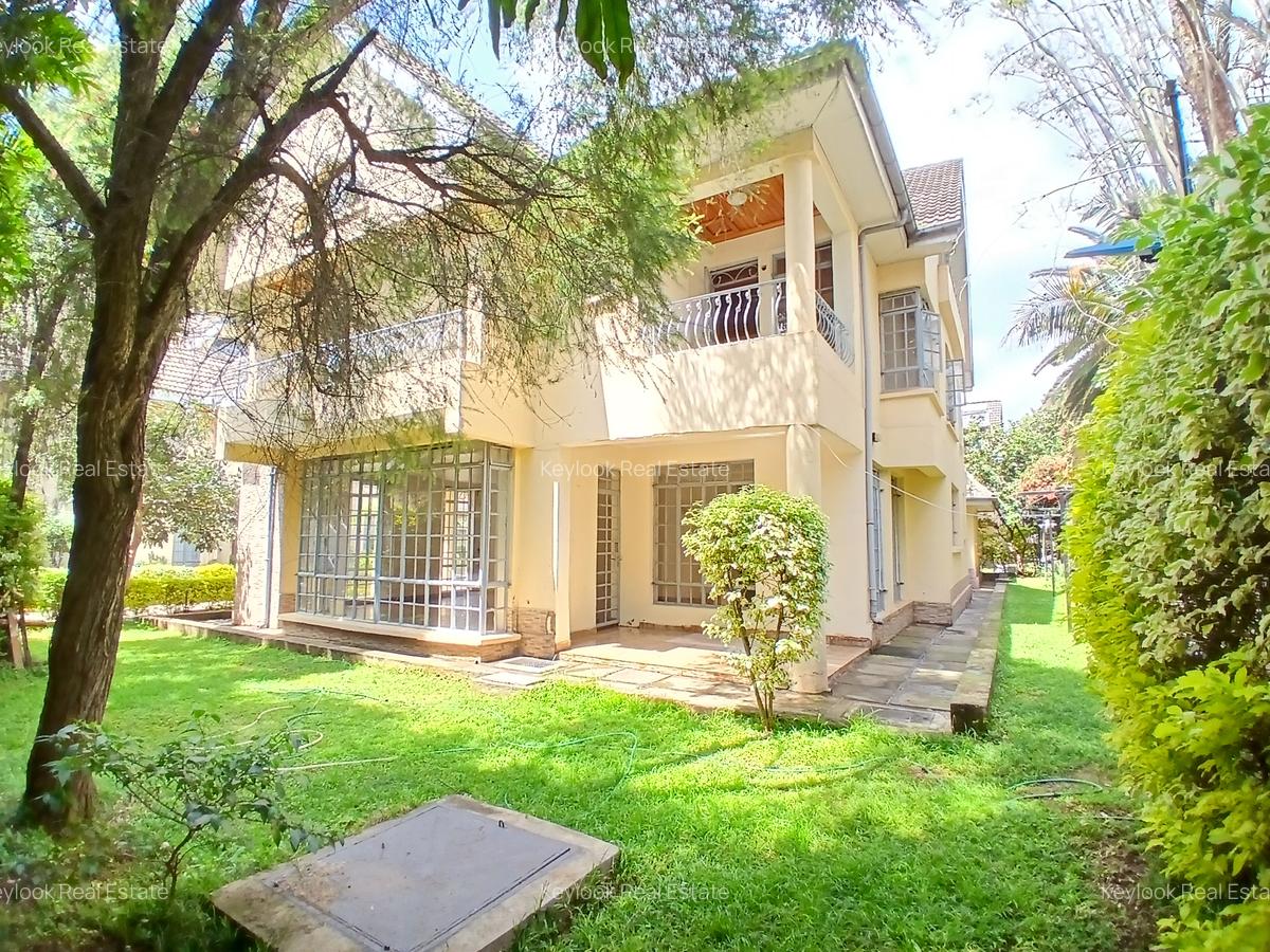 5 Bed Townhouse with En Suite at Lavington Green - 1