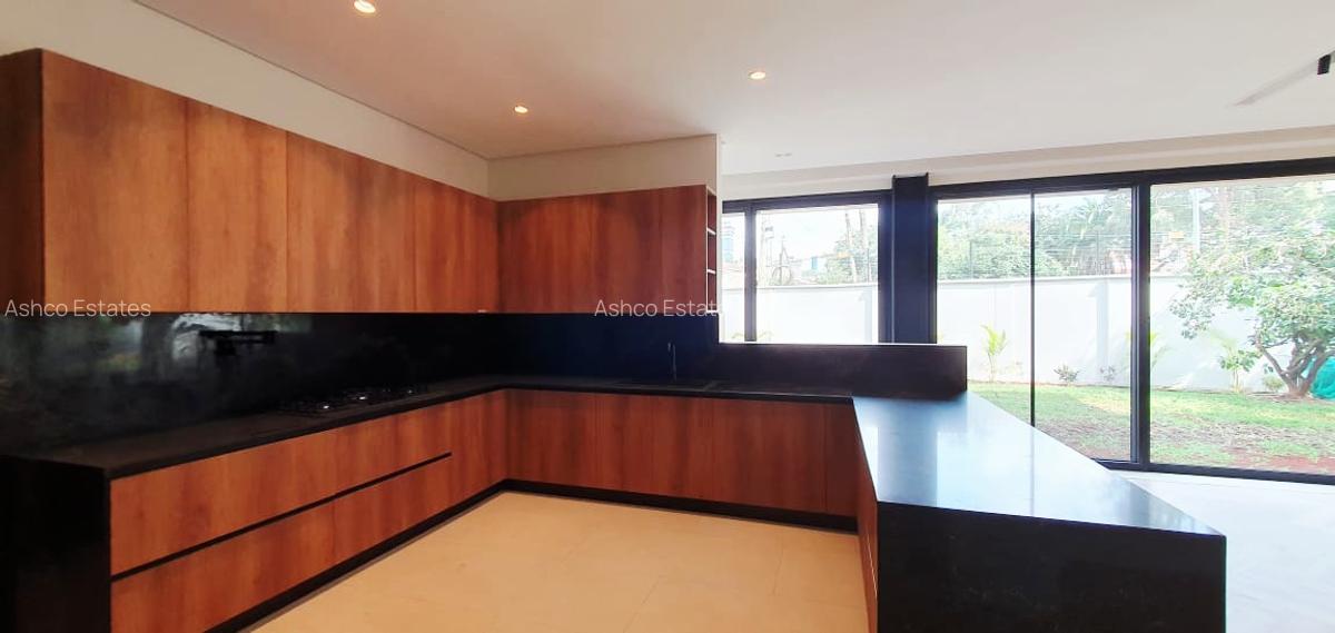 5 Bed Villa with En Suite in Westlands Area - 4