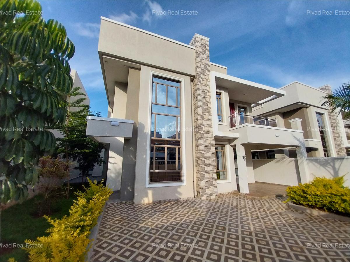 4 Bed Townhouse with En Suite in Kamakis - 2