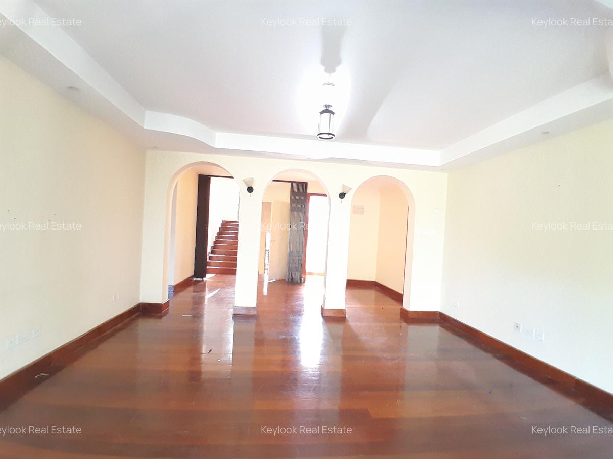 5 Bed Villa with En Suite at Lavington - 14