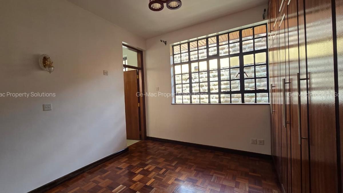 5 Bed House with En Suite in Lavington - 5