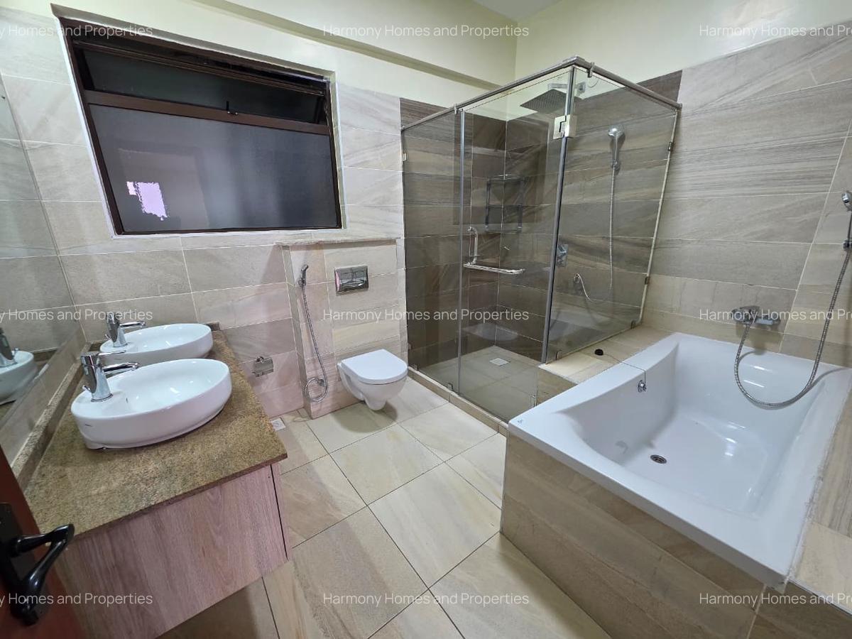 3 Bed Apartment with En Suite in Parklands - 11