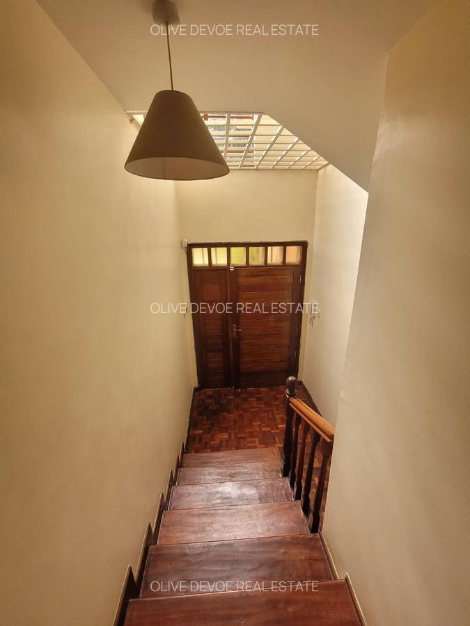 6 Bed Townhouse with En Suite in Lavington - 4