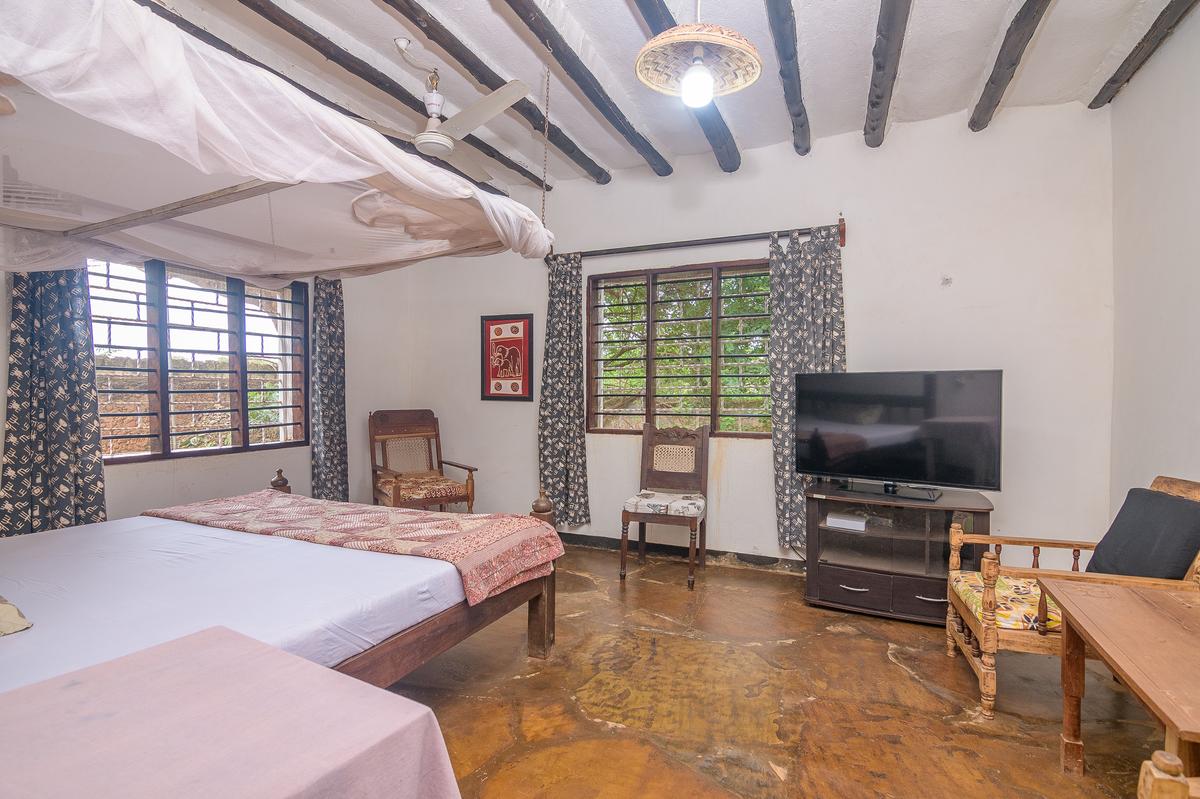 5 Bed Villa with En Suite in Malindi - 11