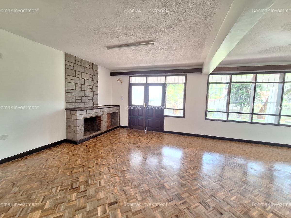 5 Bed House with En Suite at Whispers Avenue - 10