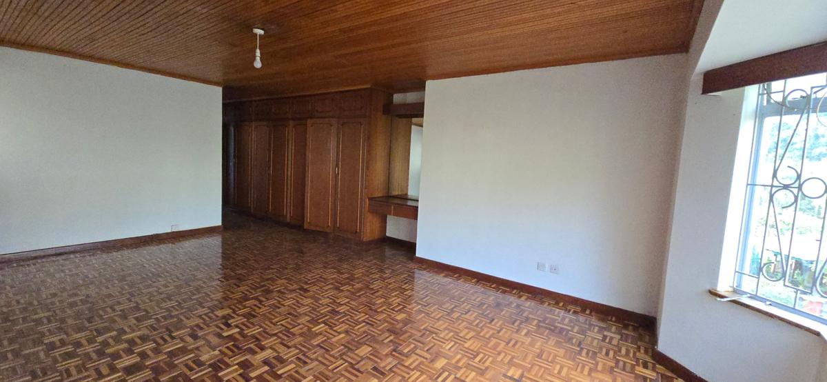 5 Bed Townhouse with En Suite at Brookside Drive - 4