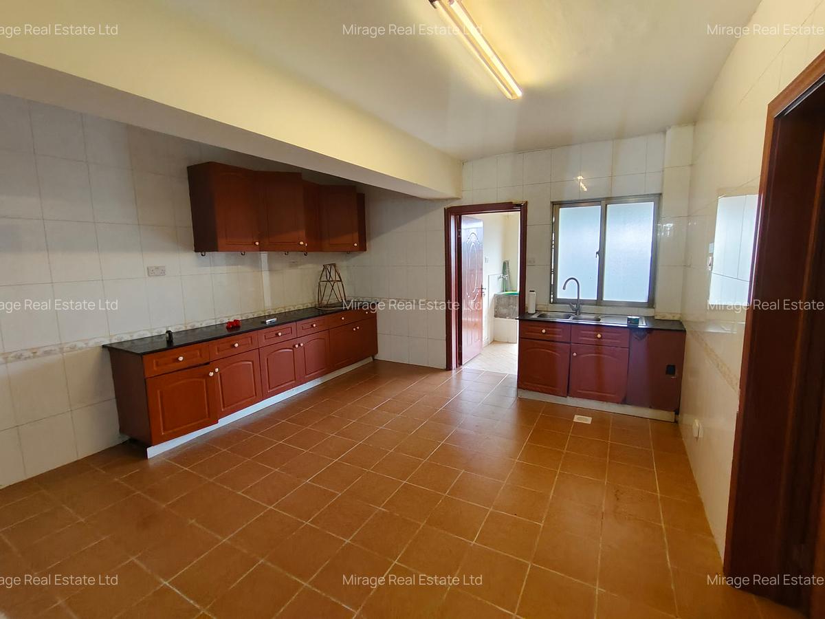 4 Bed Apartment with En Suite in Kilimani - 16