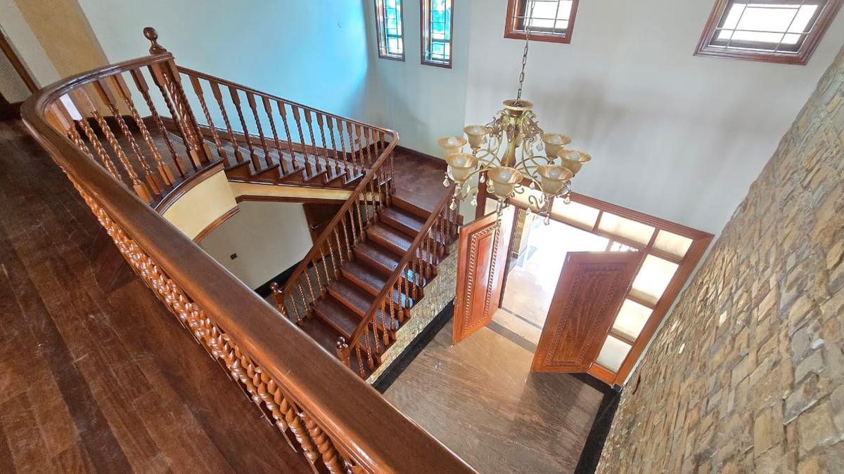 4 Bed House with En Suite in Runda - 18