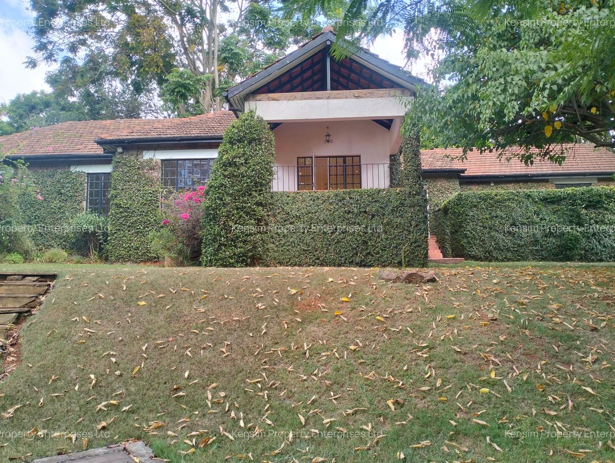 4 Bed House with En Suite in Lavington - 1