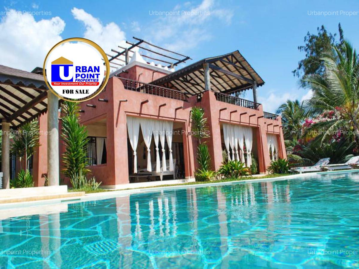 6 Bed Villa with En Suite in Watamu - 1
