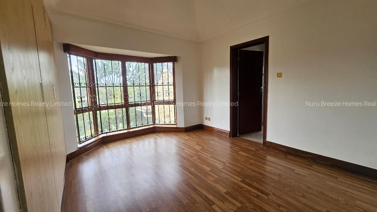 5 Bed House with En Suite in Runda - 14