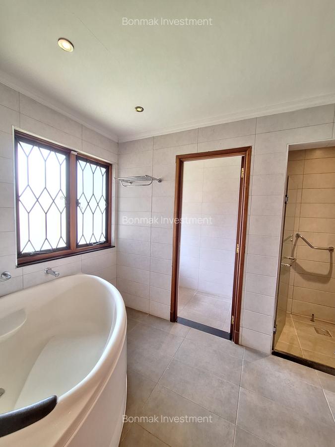 5 Bed Villa with En Suite at Un Avenue - 19