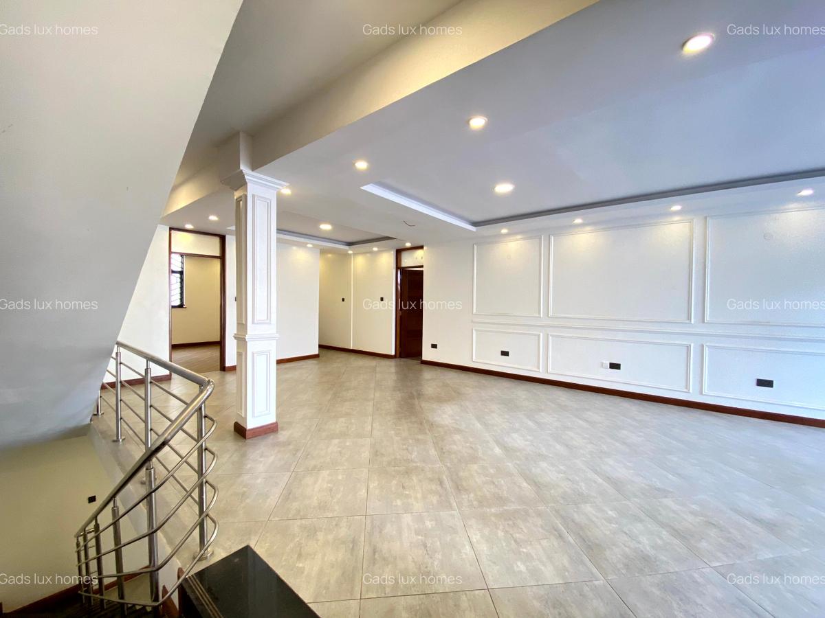 5 Bed Villa with En Suite at Spring Valley - 14