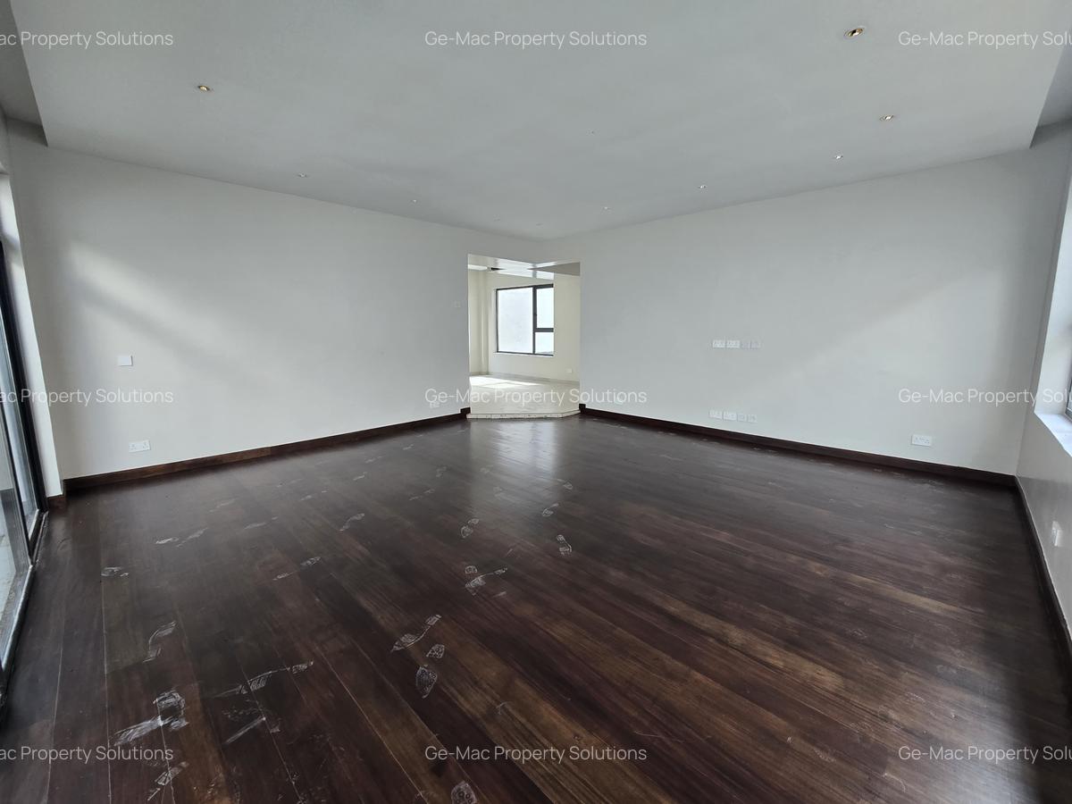 5 Bed House with En Suite in Lavington - 10