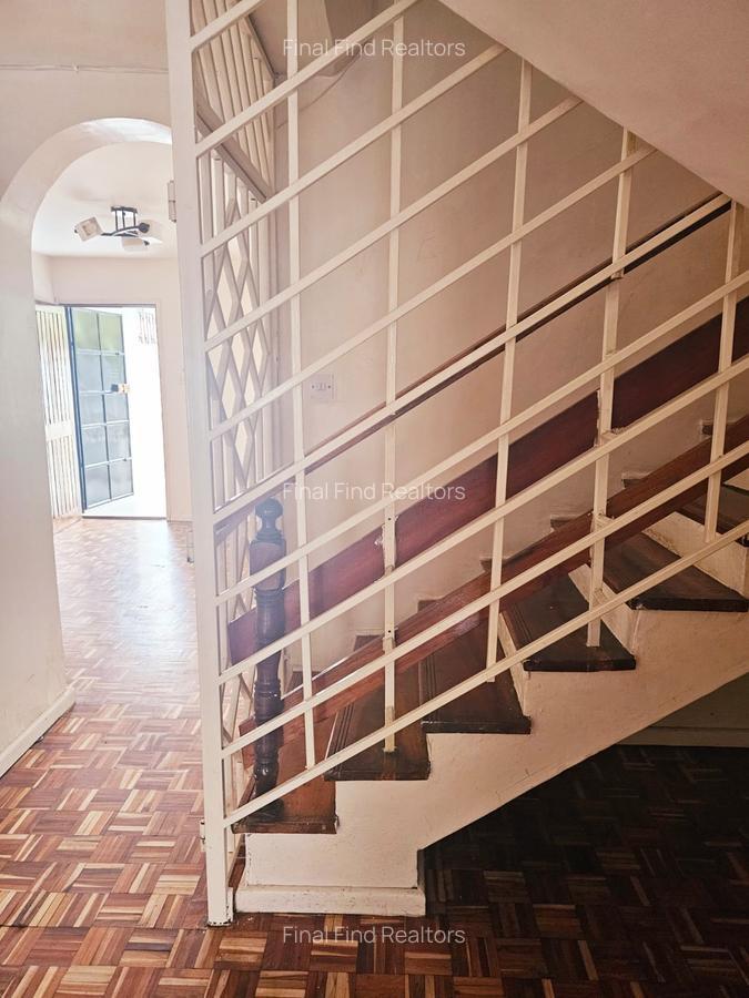 3 Bed House with Garden in Lavington - 4