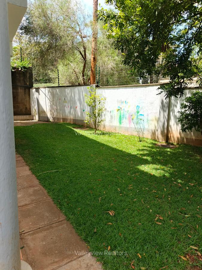 4 Bed Townhouse with En Suite at Lavington - 8