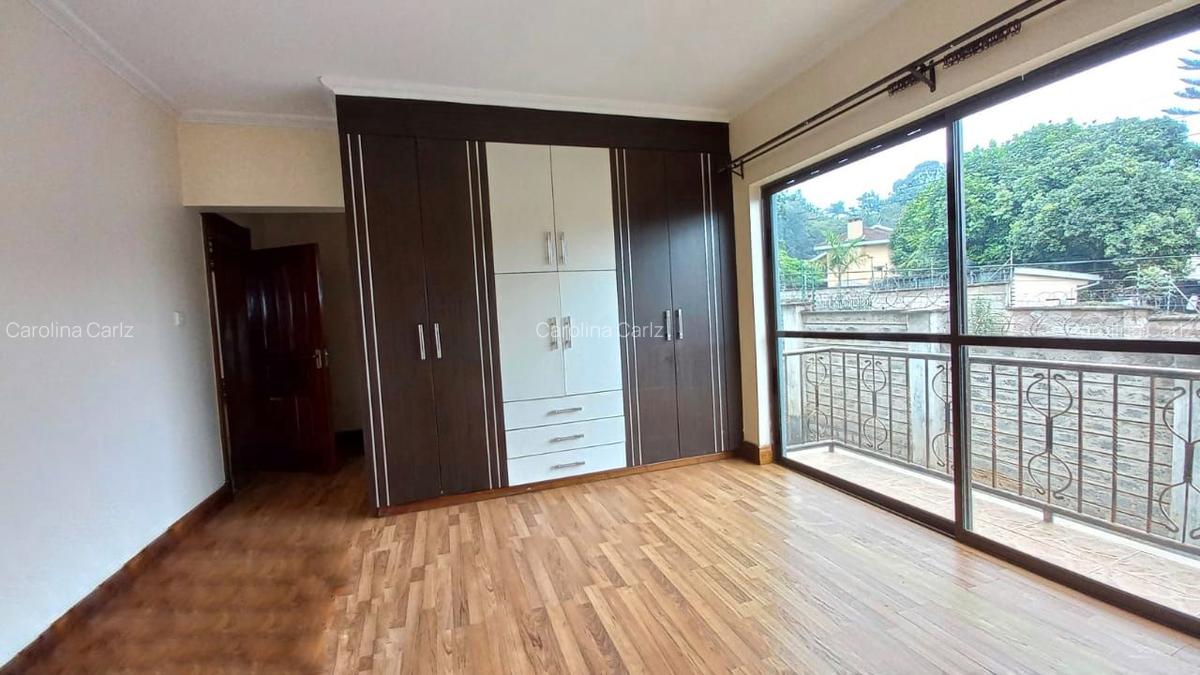 4 Bed Townhouse with En Suite at Brookside Drive - 16