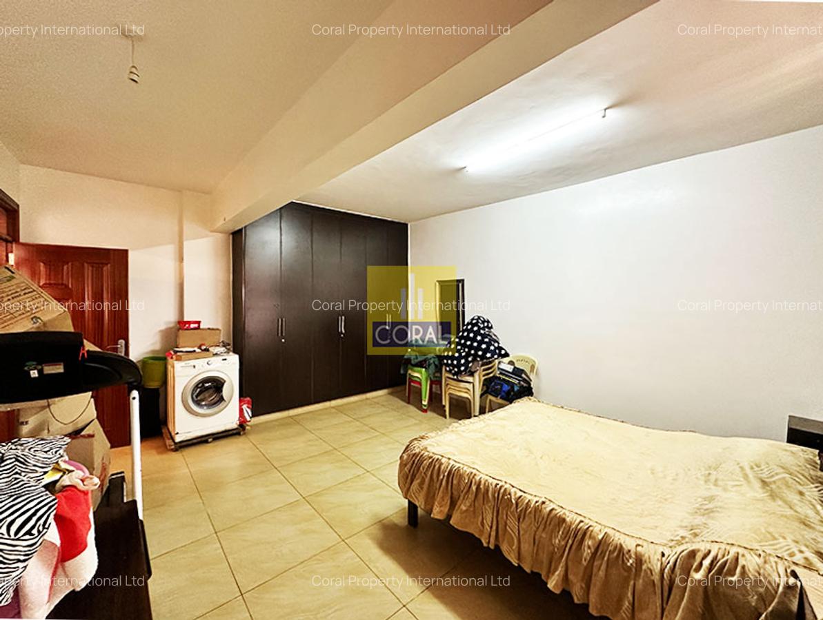 4 Bed Apartment with Parking in Parklands - 15