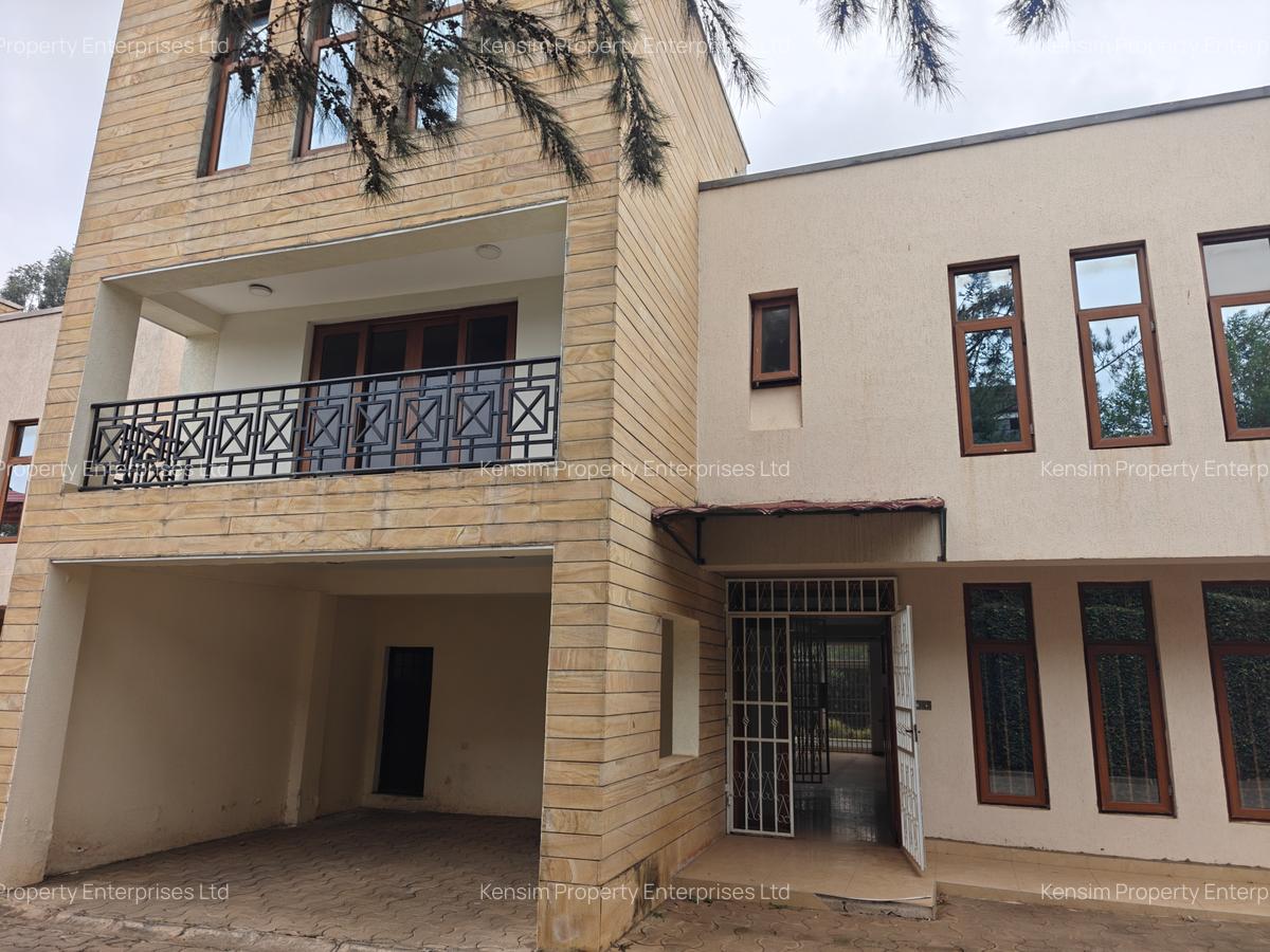 5 Bed Townhouse with En Suite in Lavington - 3