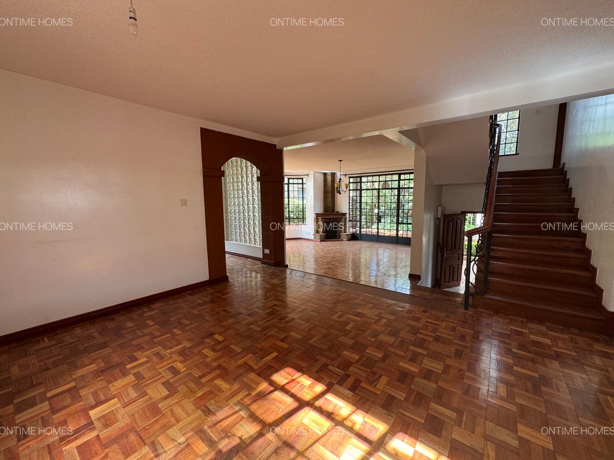 5 Bed Villa with En Suite at Lavington - 3