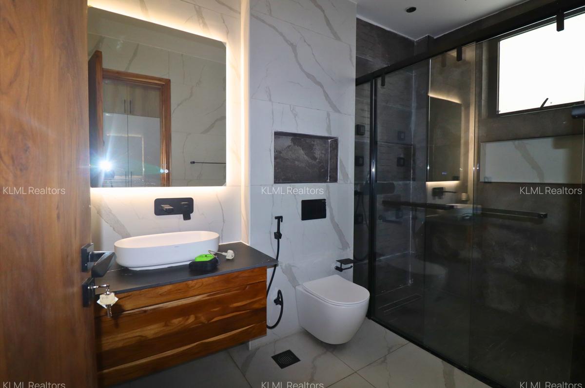 2 Bed Apartment with En Suite at Peponi Road - 5