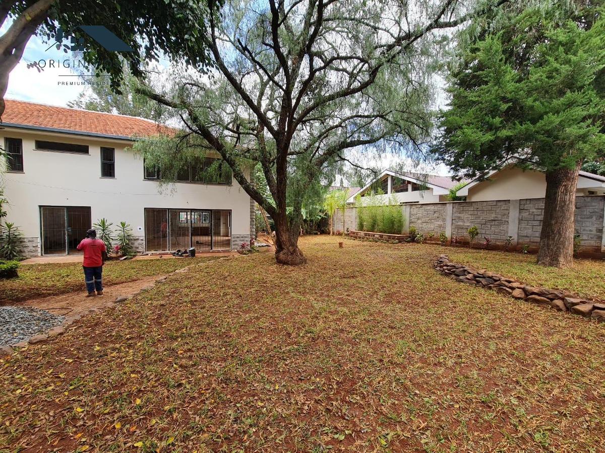 4 Bed House with En Suite at Lavington - 10