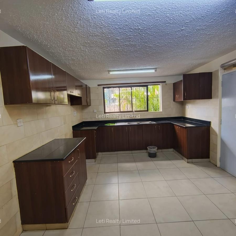 4 Bed Townhouse with En Suite in Kilimani - 10