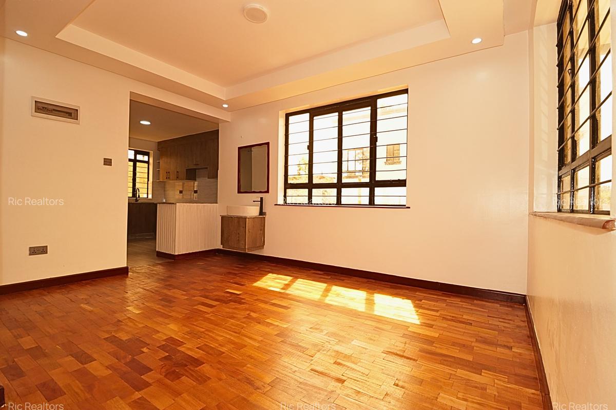 4 Bed Townhouse with En Suite at Maragara Road - 6
