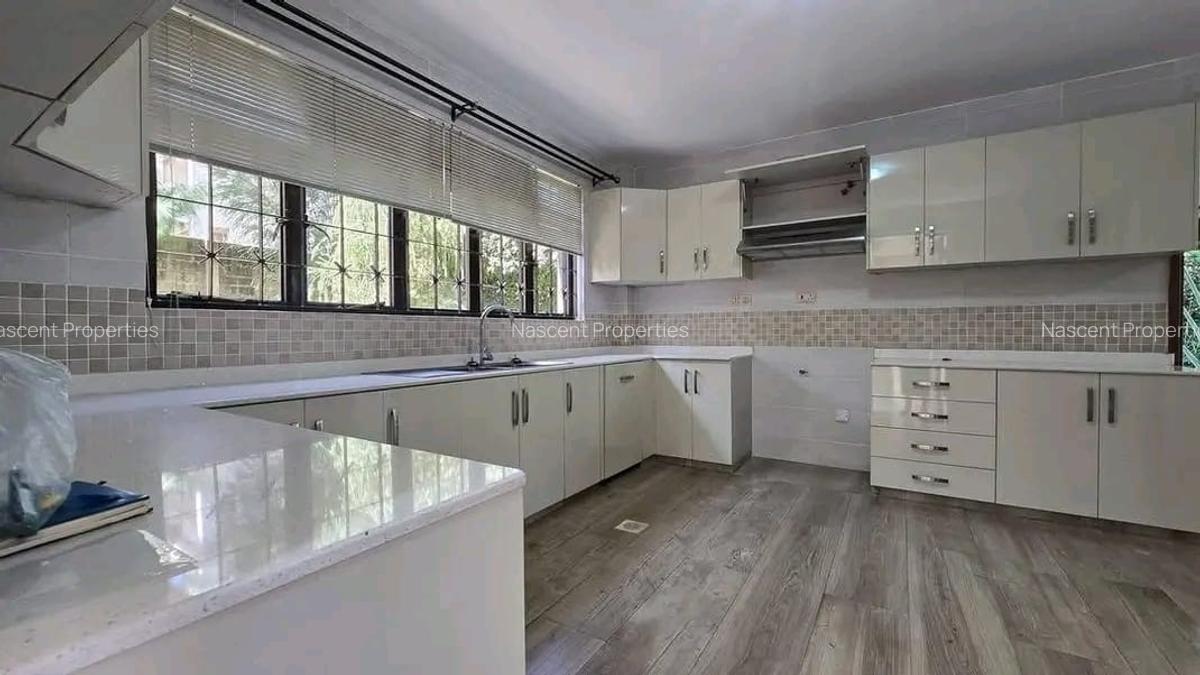 5 Bed Villa with En Suite in Runda - 10